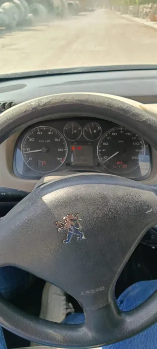 بيجو 307 2006 أبيض مستعملة للبيع