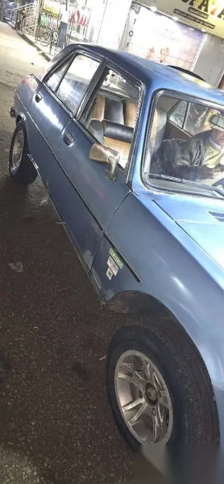 بيجو 504 1976 أزرق غامق مستعملة للبيع