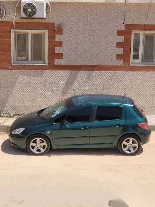 بيجو 307 2005 أخضر مستعملة للبيع