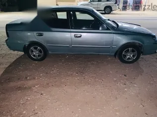 هيونداي فيرنا 2010 أزرق غامق مستعملة للبيع