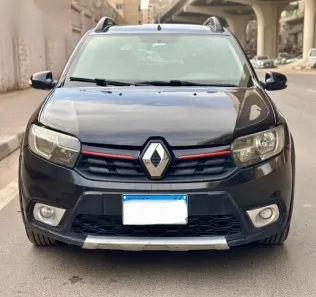 رينو سانديرو 2019 أخضر مستعملة للبيع