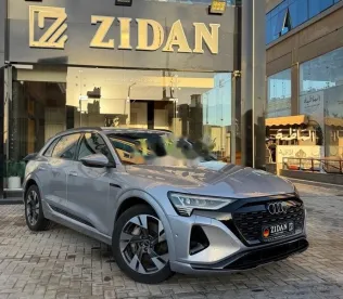 اودي Q8 2024 فضي مستعملة للبيع