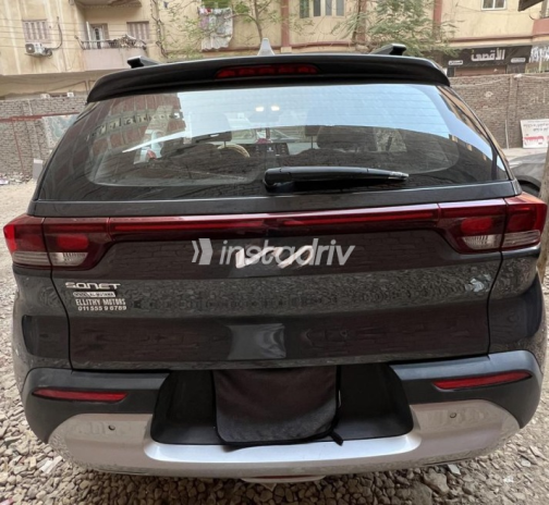 كيا سونيت 2023 رمادي غامق مستعملة للبيع - 10